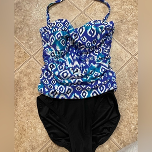 Beach Diva Women's One Piece Halter Swimsuit‎ Size 12